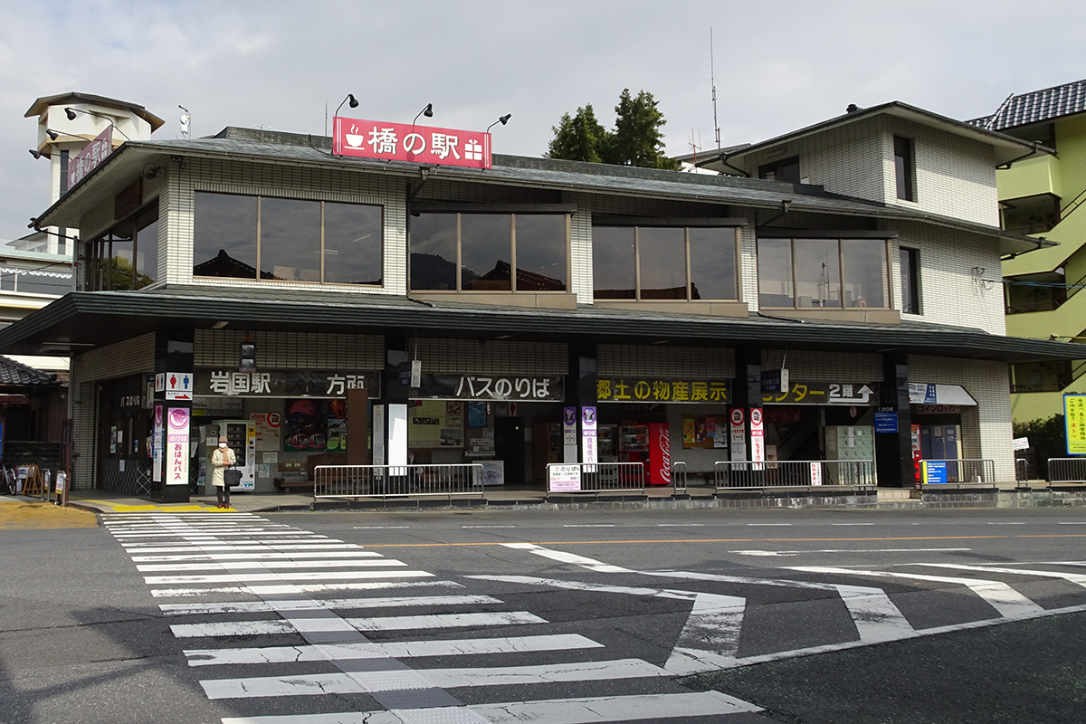 Bus Center Hashi-no-eki Market (Tenbo-Ichiba)
